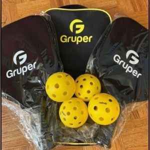 Pickleball Set with Racquets and Covers and Pickelballs